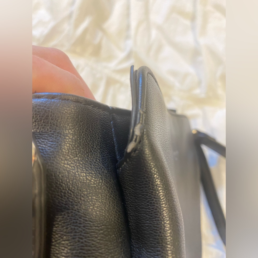 🌷David Jones Paris Vegan Leather Black Crossbody Bag 3/$30 - Picture 7 of 9